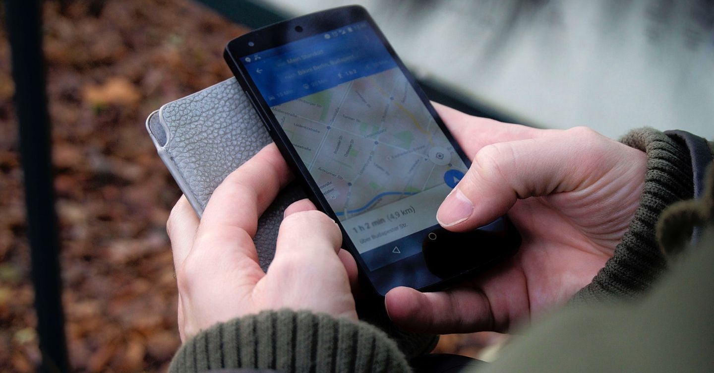 Featured image: How to respond to Google reviews: a step-by-step guide